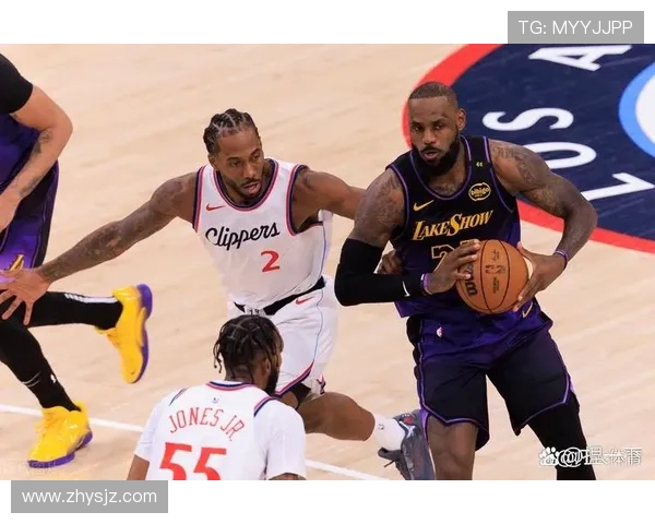 湖人对决快船激战正酣NBA洛城德比精彩回顾与分析
